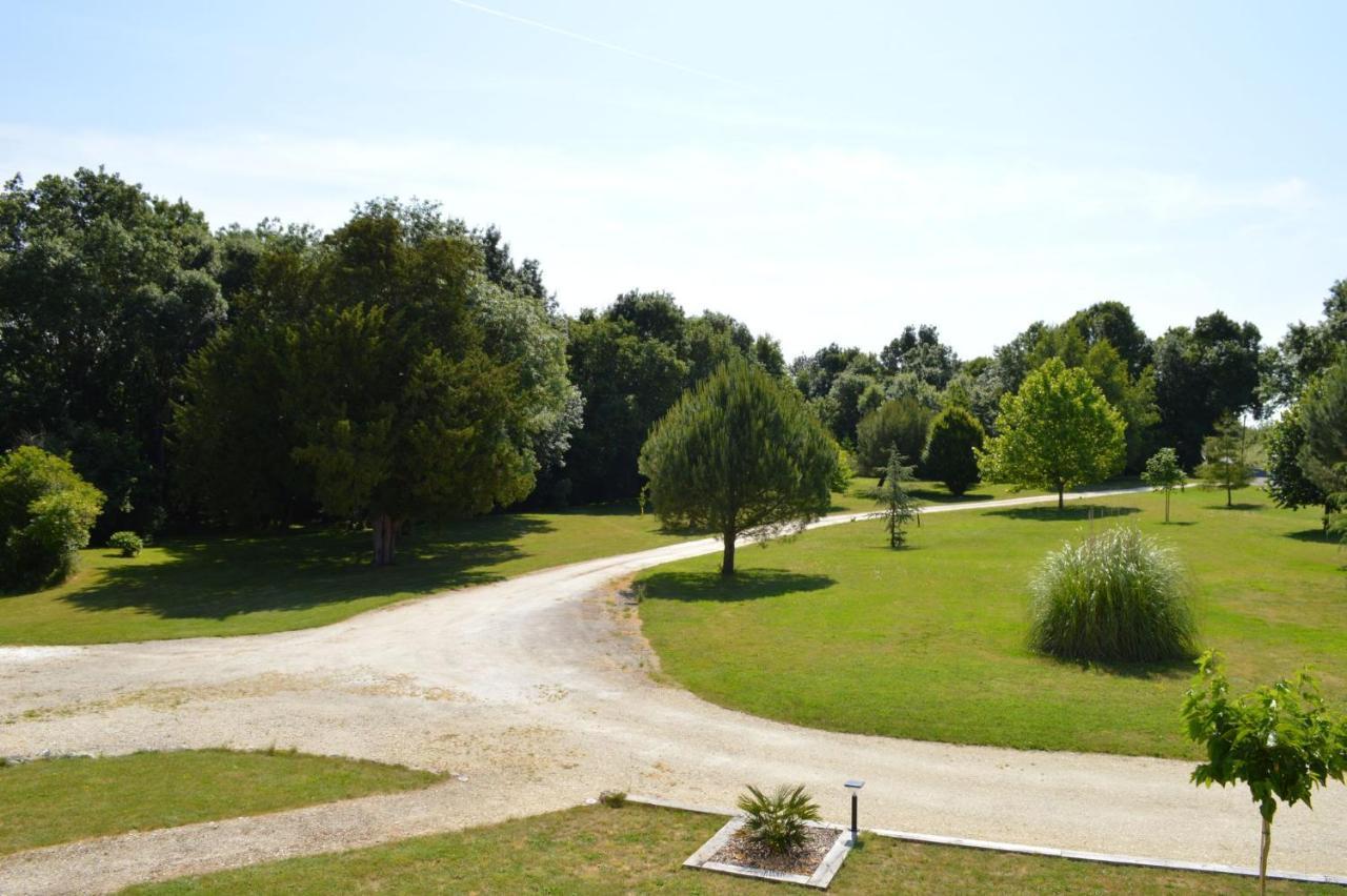 Le Logis Des Langrottes Bed & Breakfast Saint-Sornin  Exterior photo