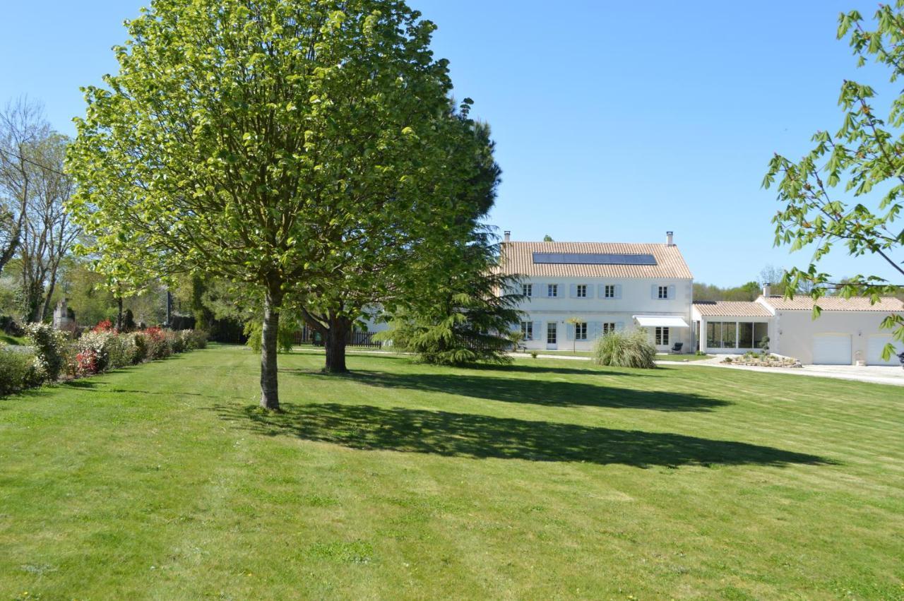 Le Logis Des Langrottes Bed & Breakfast Saint-Sornin  Exterior photo