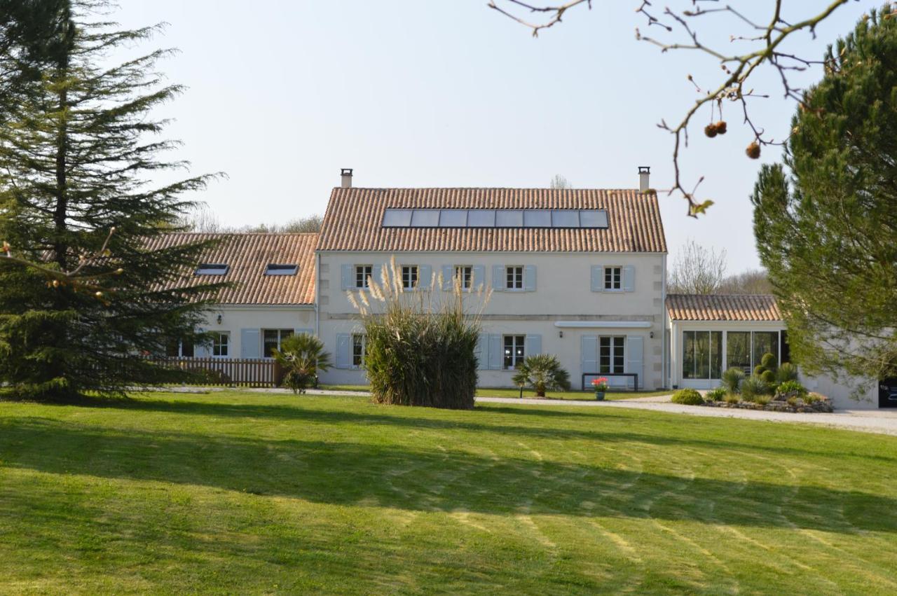 Le Logis Des Langrottes Bed & Breakfast Saint-Sornin  Exterior photo